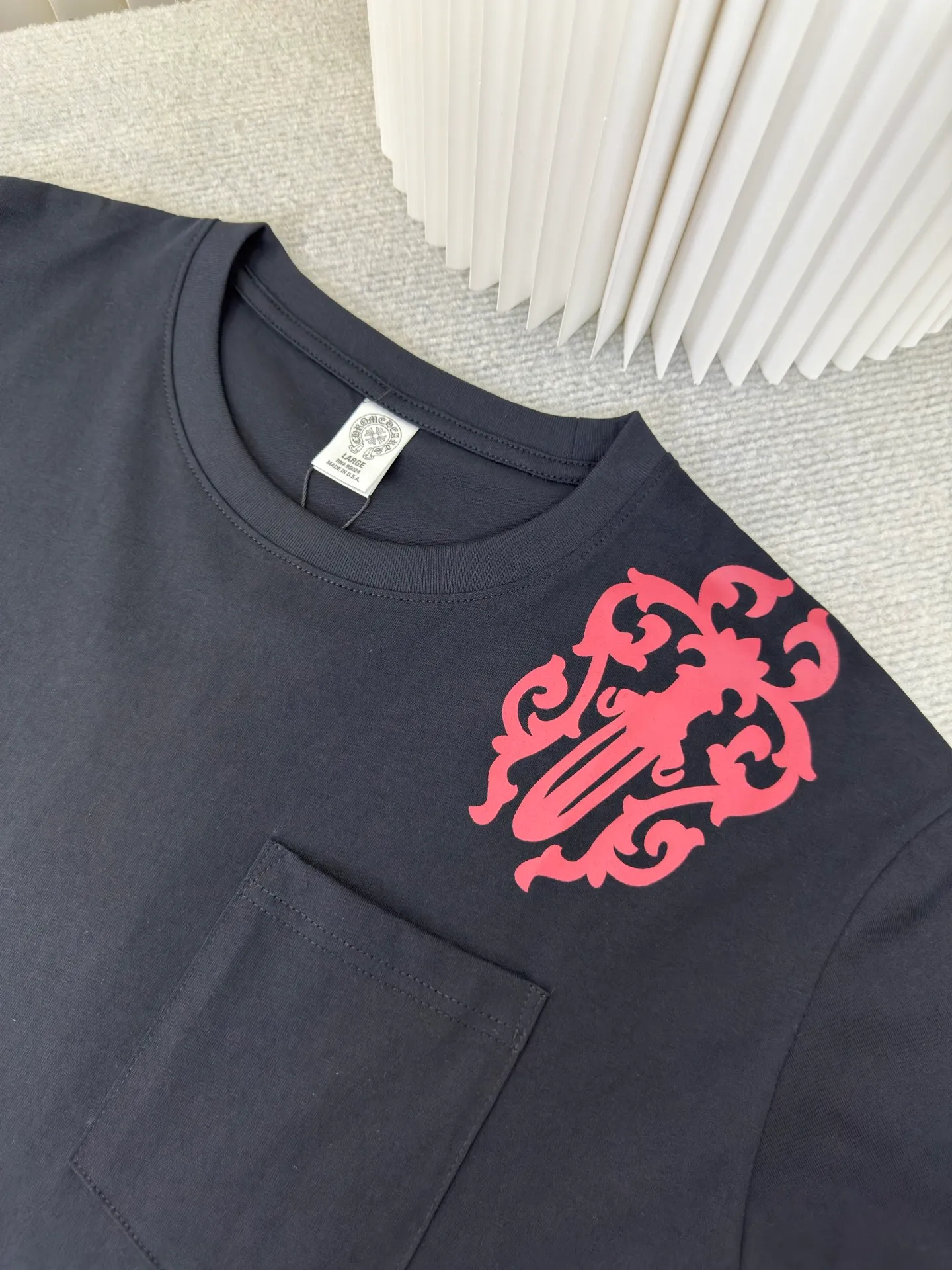 P240 Chrome Hearts/Vine Sword Phantom Cross Short Sleeves Authentic Open Edition - Physical Counter - Top Luxury Quality 🆚 Instant sale of all editions on the market Fabric is made of 26 weave 200g cotton material Printing is done with hand glue printing Customized accessories Size S M L